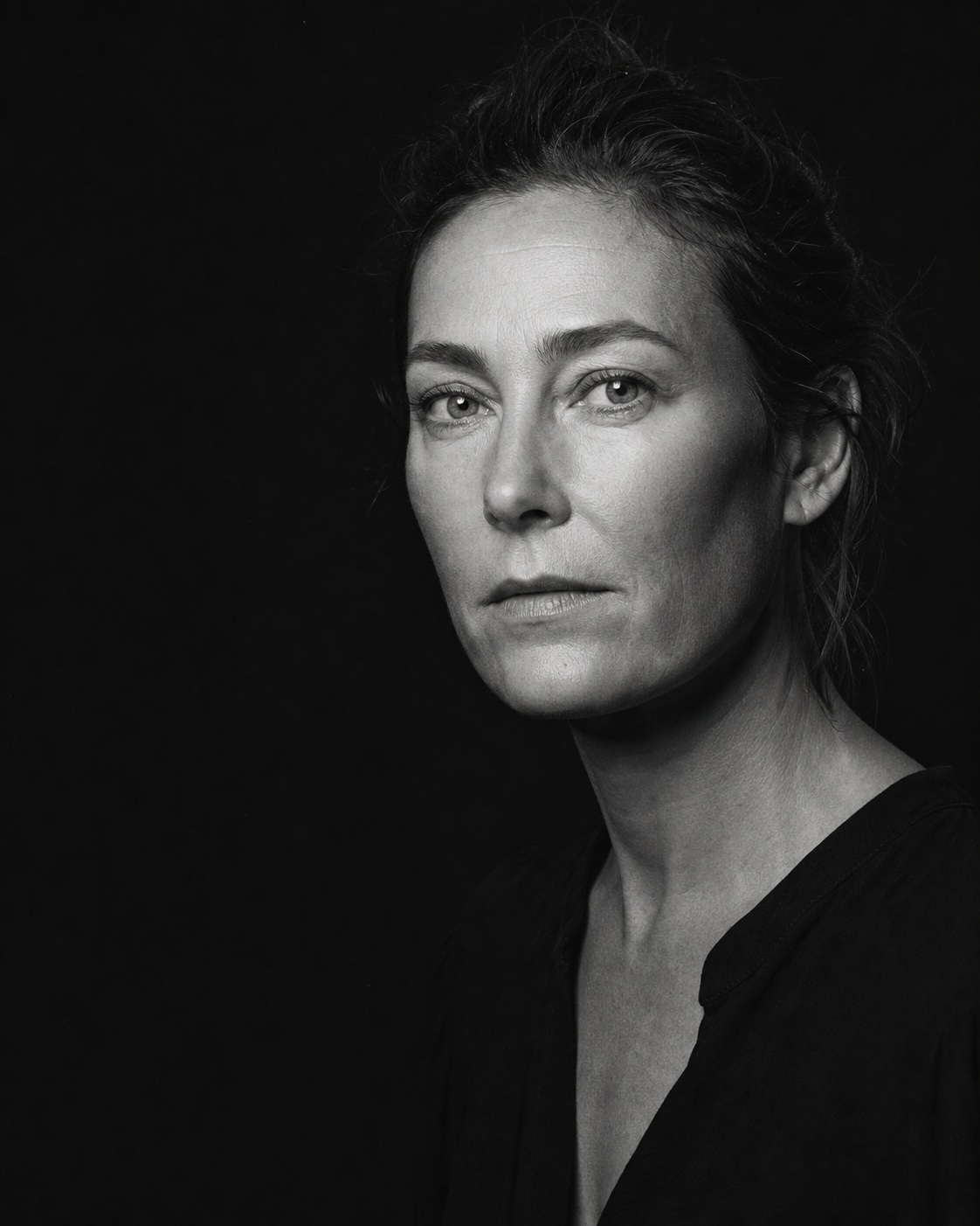 Portrait studio noir et blanc, lumière latérale